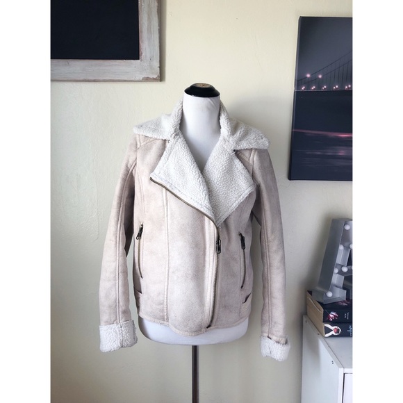 Abercrombie & Fitch Jackets & Blazers - A&F cream sherpa lined moto jacket